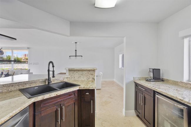 APT-108 - 4000 Ne 170 Th St, Condo with 3 bedrooms, 2 bathrooms and null parking in North Miami Beach FL | Image 9