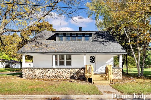 725 Lafayette St, Lowell, MI, 49331-1128 | Card Image