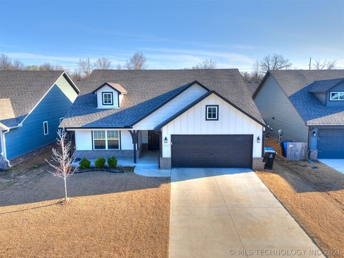 1917 E Van Buren St, Broken Arrow, OK, 74011-7508 | Card Image