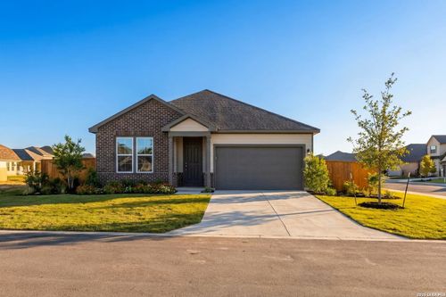 425 Tims Way, Seguin, TX, 78155-4050 | Card Image