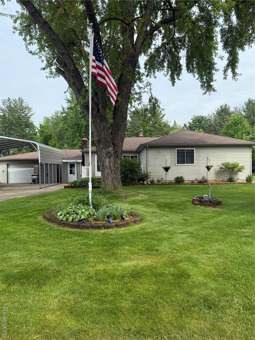 3454 Pine St, Hale, MI, 48739-9203 | Card Image