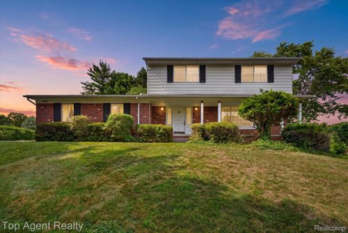 6084 Deguise Ct, Rochester Hills, MI, 48306-3404 | Card Image
