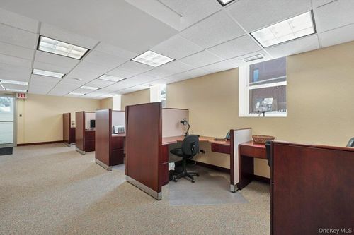 27 Cleveland St, Valhalla, NY, 10595-1930 | Card Image