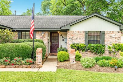 410 That Way Street, House other with 3 bedrooms, 2 bathrooms and null parking in Lake Jackson TX | Image 1