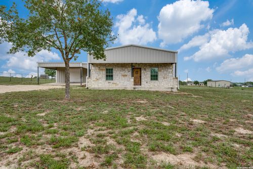 429 Quail Hollow Dr, Adkins, TX, 78101-2718 | Card Image