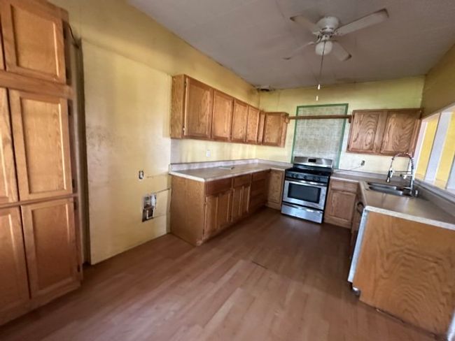 202 Mill St, House other with 4 bedrooms, 2 bathrooms and null parking in Valley View TX | Image 11