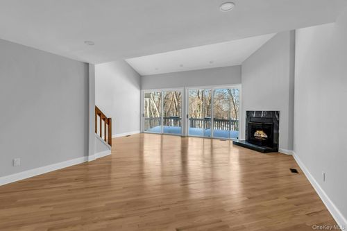 3 Willada Ln, Glen Cove, NY, 11542-1771 | Card Image