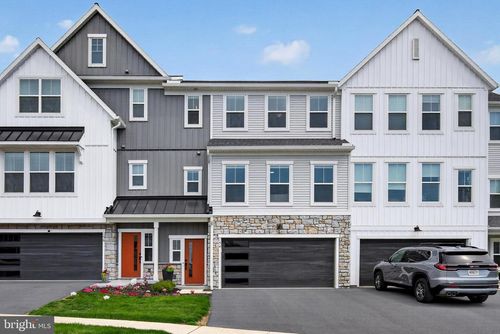 154 Marissa Ct, NEWMANSTOWN, PA, 17073-9084 | Card Image