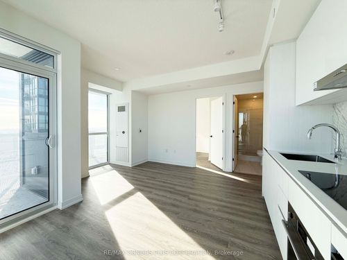 3909-8 Interchange Way, Concord, ON, L4K0R2 | Card Image