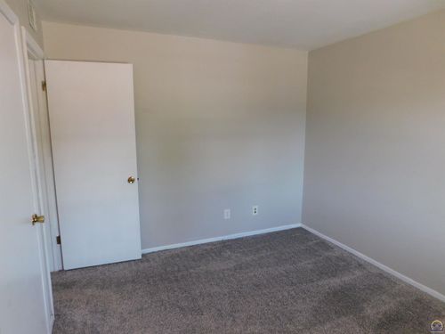 apt-4-5448 12th Ter, Topeka, KS, 66604-2354 | Card Image