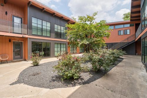 apt-200-400 E 30th St, Austin, TX, 78705-3835 | Card Image