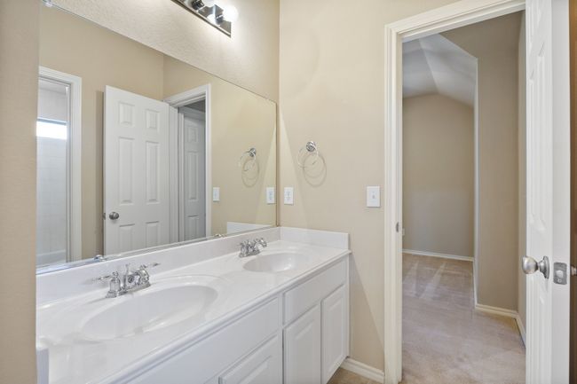 Jack n Jill bathroom | Image 24