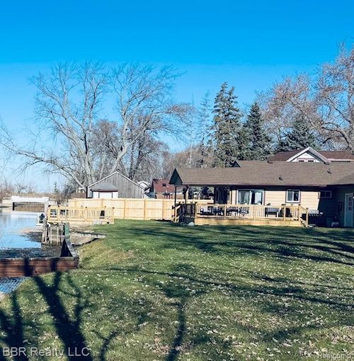 35342 Lake Dr, Rockwood, MI, 48173-9686 | Card Image