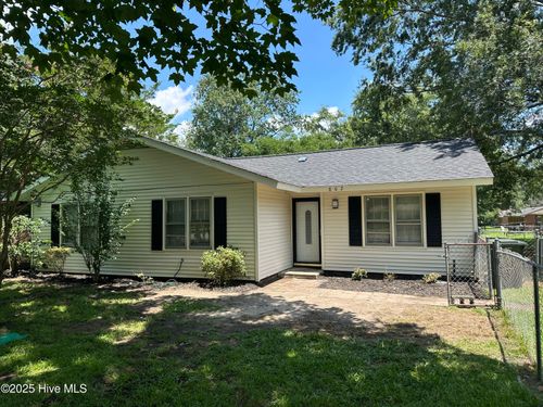 802 Glenn St, Laurinburg, NC, 28352-2654 | Card Image