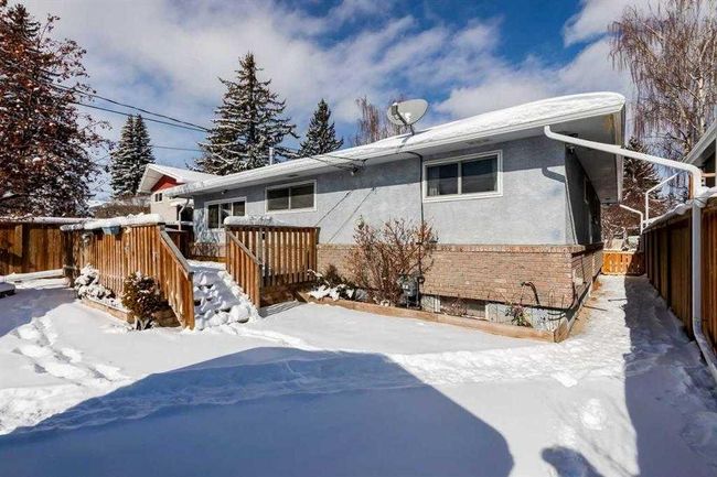 4711 29 Avenue Sw, Home with 3 bedrooms, 1 bathrooms and 3 parking in Calgary AB | Image 5