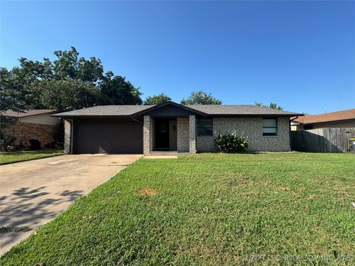 661 133rd Pl, Glenpool, OK, 74033-2216 | Card Image