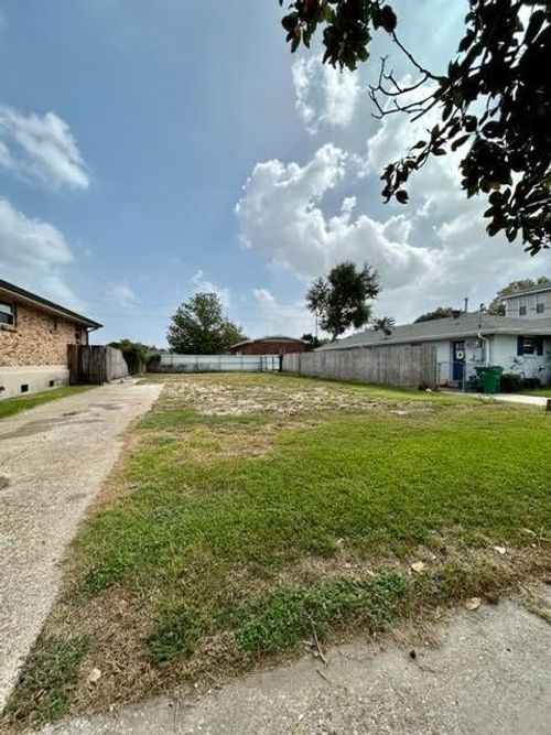 613 Lake Ave, Metairie, LA, 70005-3523 | Card Image