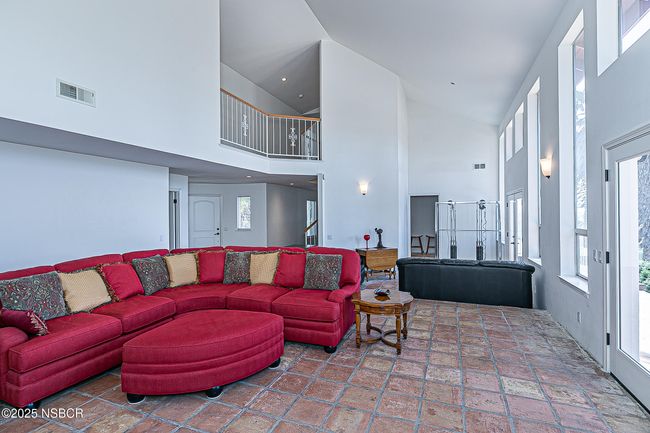 Impressive Living room | Image 9