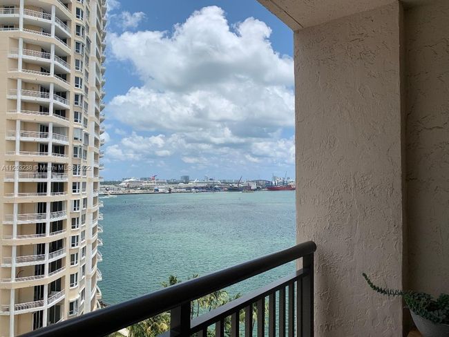 APT-1420 - 540 Brickell Key Dr, Condo with 1 bedrooms, 2 bathrooms and null parking in Miami FL | Image 9