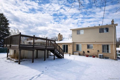 32904 Surow Dr, Warren, MI, 48093-8124 | Card Image