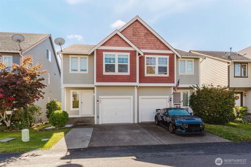 352 Ne Miramar Cir, Bremerton, WA, 98311-8526 | Card Image