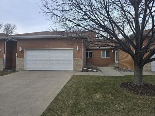 3323 W Prairiewood Dr S, Fargo, ND, 58103-4666 | Card Image