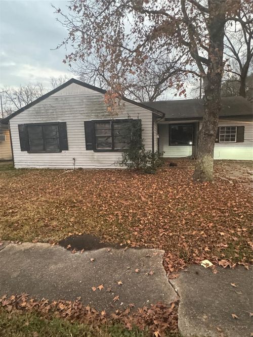 5326 Kenilwood Dr, Houston, TX, 77033-2828 | Card Image