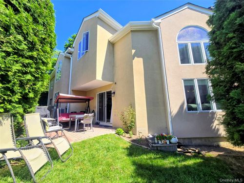 39-100 Chateau Ln, Hawthorne, NY, 10532-1742 | Card Image