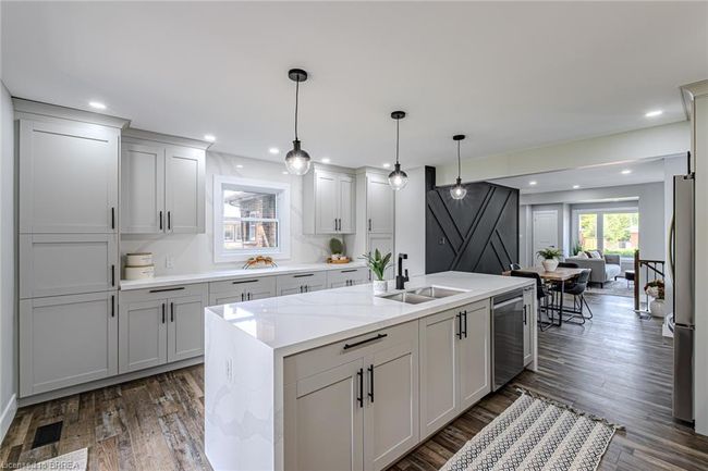 112 Wood St, House other with 5 bedrooms, 2 bathrooms and 4 parking in Brantford ON | Image 13