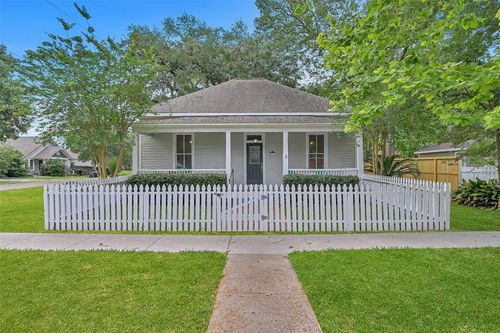 403 S Lee St, Alvin, TX, 77511-2255 | Card Image