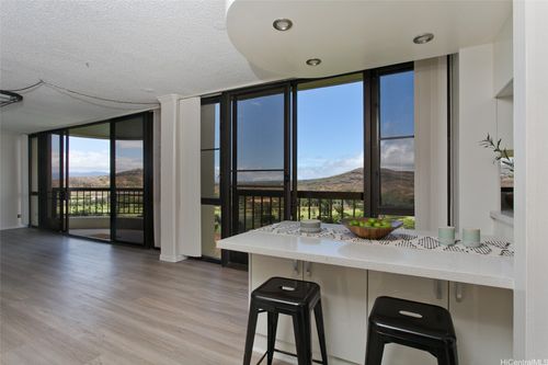 18w-3050 Ala Poha Pl, Honolulu, HI, 96818-1618 | Card Image