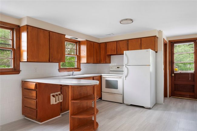 21 Parsonage Dr, House other with 3 bedrooms, 2 bathrooms and 3 parking in Warwick RI | Image 6