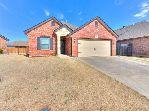 305 Golden Leaf Ct, Moore, OK, 73160-6791 | Card Image