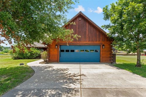 42 Wildwood Lake Dr, Huntsville, TX, 77340-1413 | Card Image