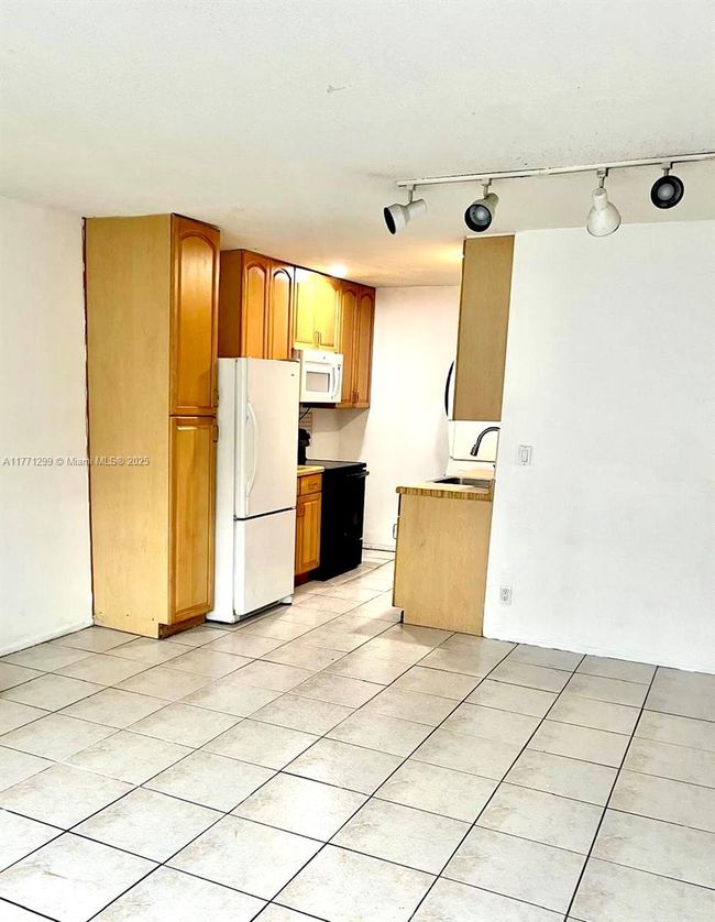 11562 - 11562 Royal Palm Blvd, Condo with 2 bedrooms, 2 bathrooms and null parking in Coral Springs FL | Image 4