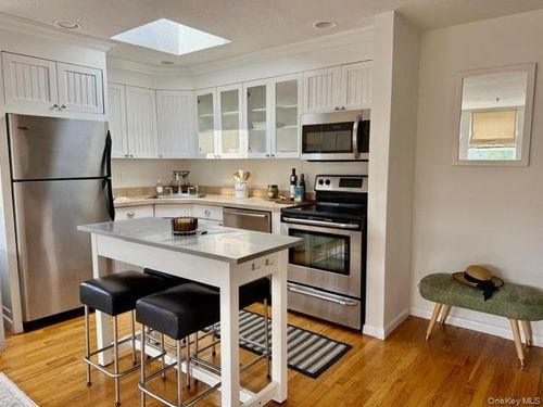 apt-301-202 Main St, Port Jefferson, NY, 11777-1673 | Card Image