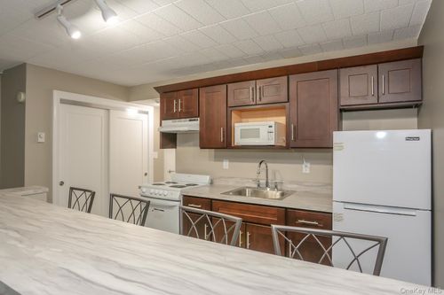 apt-23-30 N Route 9w, Congers, NY, 10920-2455 | Card Image