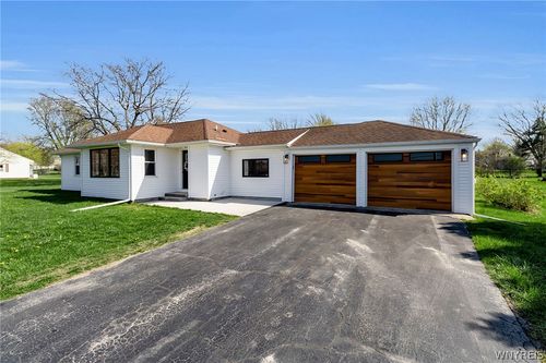 11038 Maple Ridge Rd, Medina, NY, 14103-9543 | Card Image