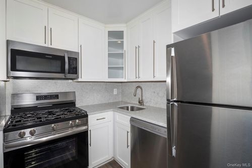 ch05-45 Fairfield Way, Smithtown, NY, 11725 | Card Image