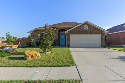 9236 Jason Dr, White Settlement, TX, 76108-3558 | Card Image