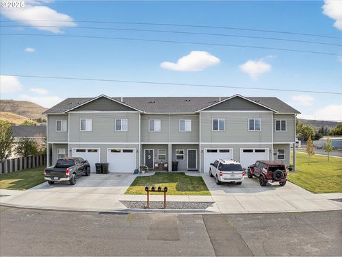 585 Baker St, Baker City, OR, 97814-3100 | Card Image
