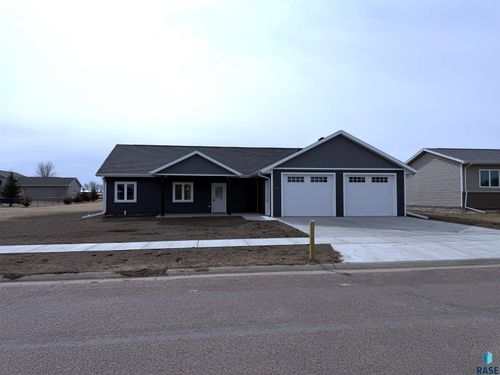 636 Apple Creek Rd, Parker, SD, 57053-5684 | Card Image
