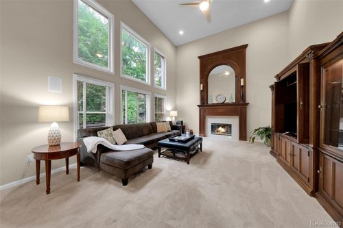 4240 Blue Heron Dr, Auburn Hills, MI, 48326-1880 | Card Image