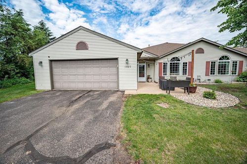 c-1352 Carriage Dr, Hudson, WI, 54016-7238 | Card Image