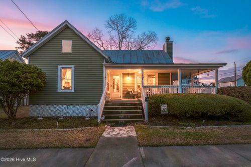 402 Hodges St, Oriental, NC, 28571-9805 | Card Image