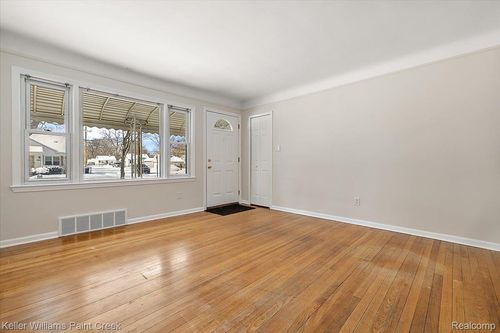 19498 Poinciana, Redford, MI, 48240-1651 | Card Image