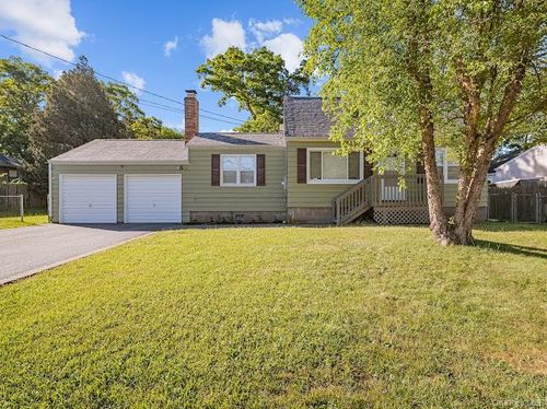 16 Brushwood Dr, Shirley, NY, 11967-4010 | Card Image