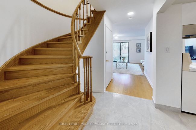 836 Messenger Meadow Dr, House attached with 3 bedrooms, 3 bathrooms and 2 parking in Mississauga ON | Image 6