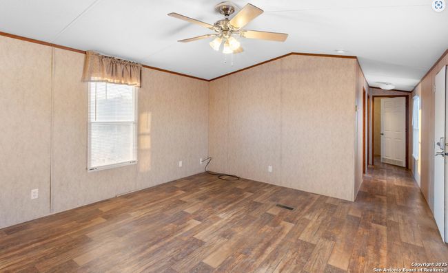 915 I Ave, House other with 3 bedrooms, 2 bathrooms and null parking in Christine TX | Image 5