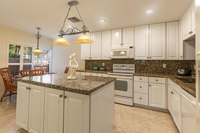 533 Prestwick Cir, Townhouse with 2 bedrooms, 2 bathrooms and null parking in Palm Beach Gardens FL | Image 15